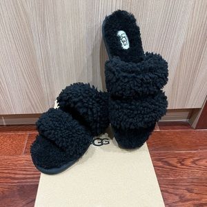 BNIB UGG Women Maxi Curly Scuffetta Slippers Sheepskin Fur Sandals Black Size 7